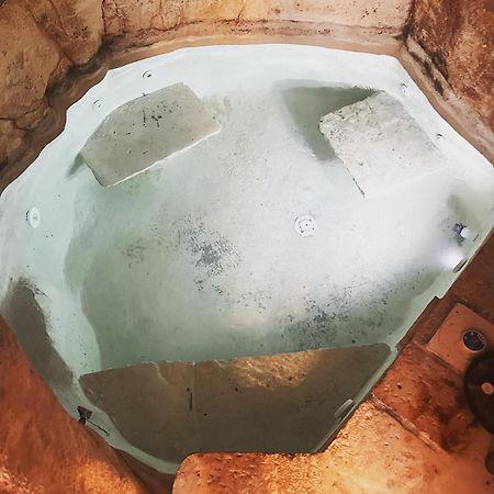 Bed and Breakfast Grotta Carlotta Ostuni Exterior foto