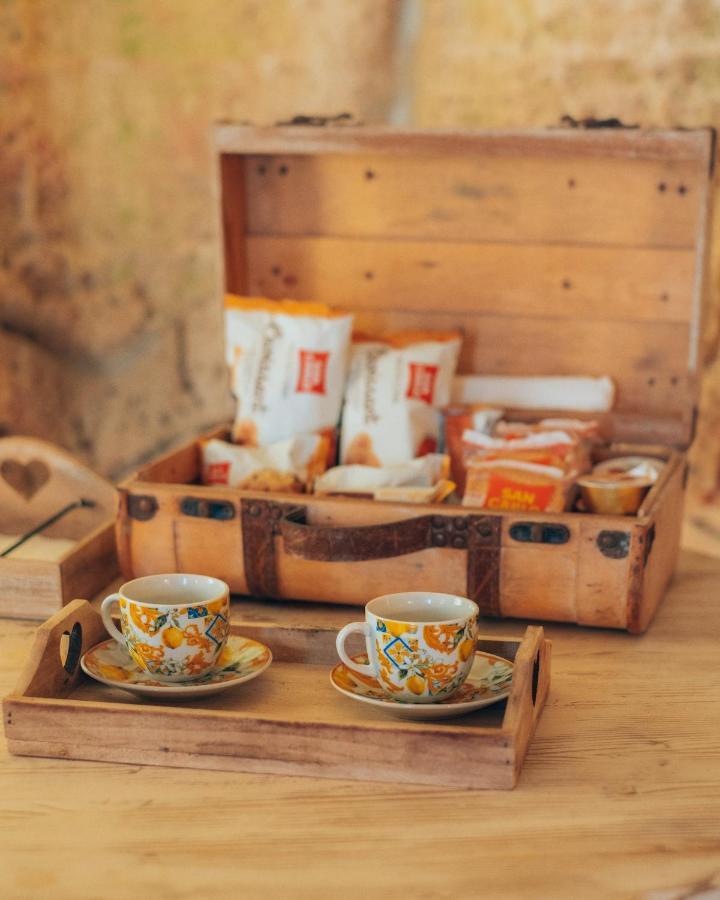 Bed and Breakfast Grotta Carlotta Ostuni Exterior foto