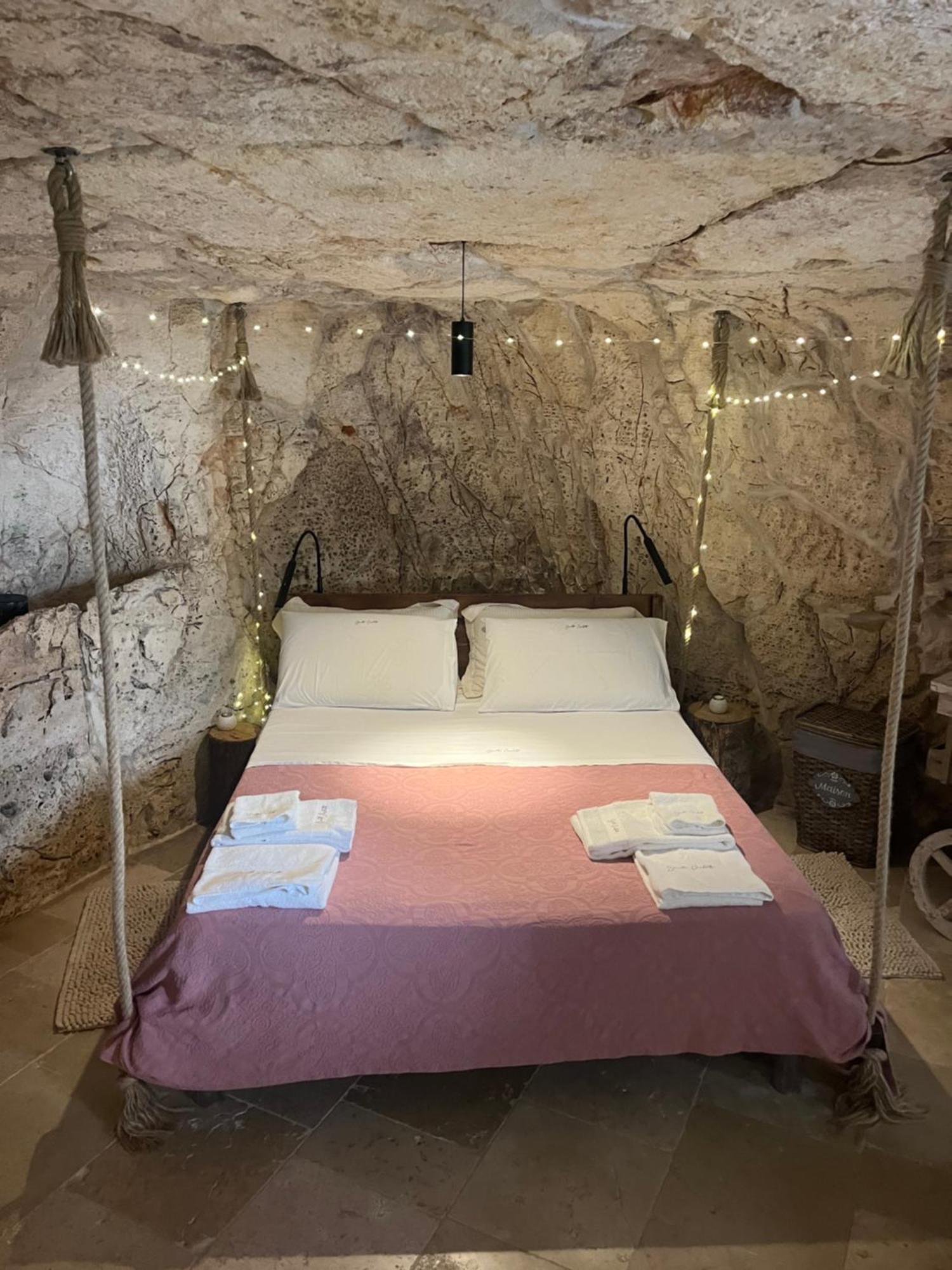 Bed and Breakfast Grotta Carlotta Ostuni Exterior foto